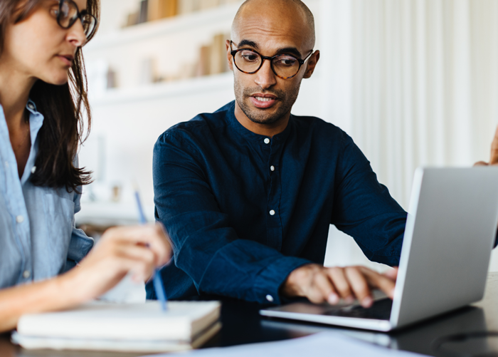 DEIfreedom700501 Divers workers looking at c